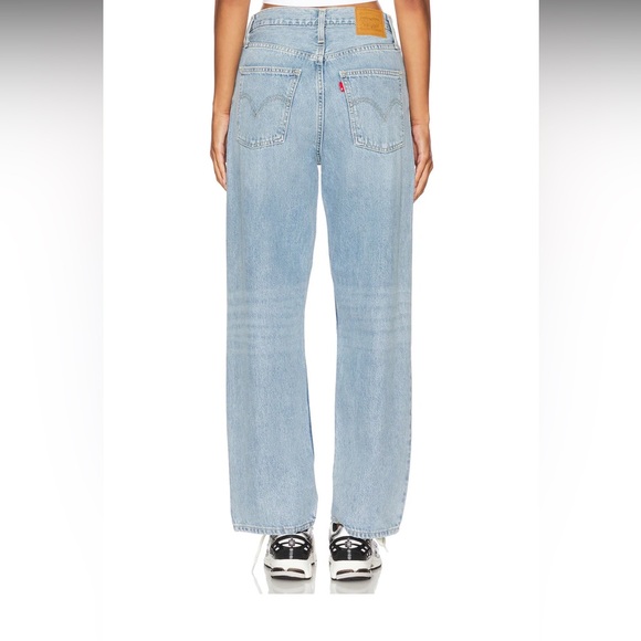 Premium Levi’s Dad Jeans in Light Wash - Picture 4 of 9